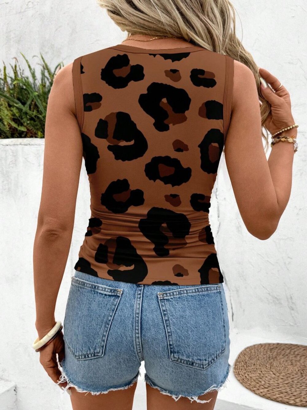 Multicolor Casual Women's Crew Neck Leopard Printed Tank Top - Picture 2 of 3